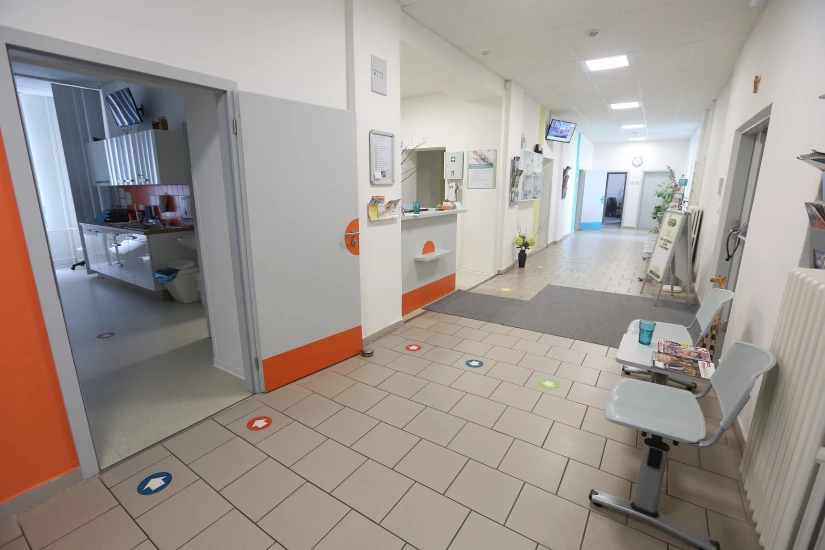 AGE Centrum clinic corridor and waiting area